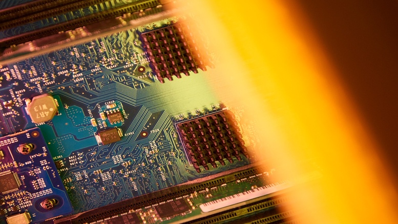 How to protect your device budget from DRAM price spikes
